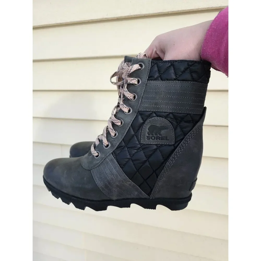 Sorel Quilted Grey Slate Lexie Wedge Boots Lug Sole Booties Sz 10. US NL3375-026